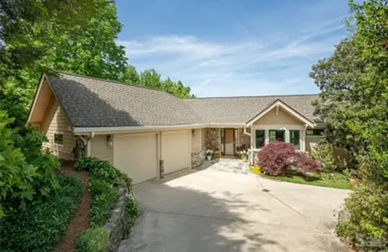 35 CARRIAGE FOREST CT, HENDERSONVILLE, N..., Hendersonville, NC 28791
