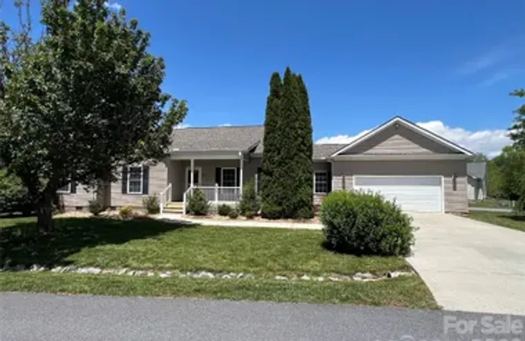 209 BEECHNUT DR, HENDERSONVILLE, NC, 287..., Hendersonville, NC 28739