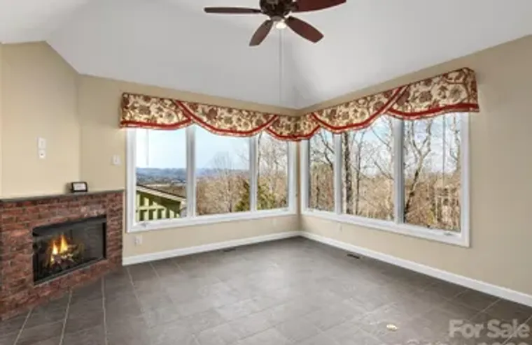 54 DEEP VALLEY LN, HENDERSONVILLE, NC, 2..., Hendersonville, NC 28791