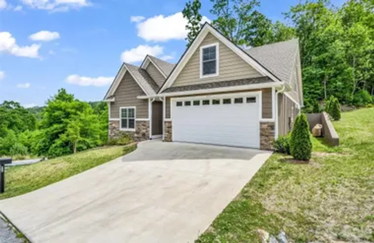 221 MILLBRAE LOOP, HENDERSONVILLE, NC, 2..., Hendersonville, NC 28791