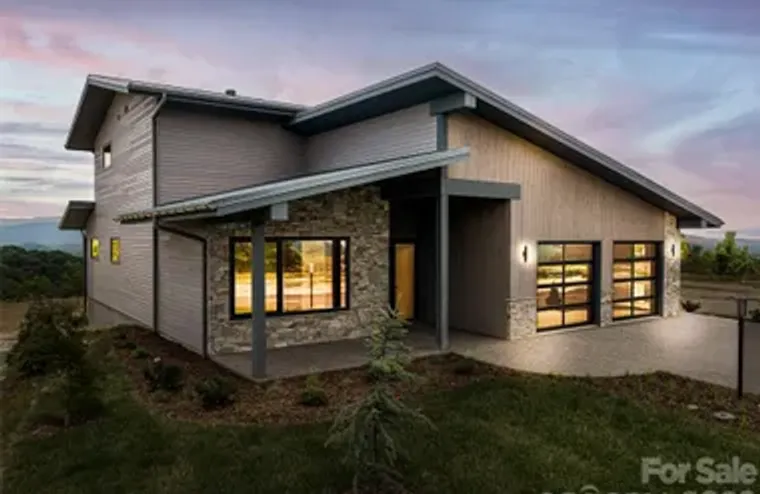 24 S WATCHMAN DR 10 & 11, HENDERSONVILLE..., Hendersonville, NC 28791