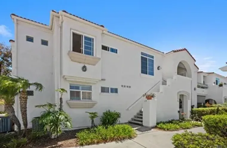 3325 GENOA WAY UNIT 110, OCEANSIDE, CA, ..., Oceanside, CA 92056
