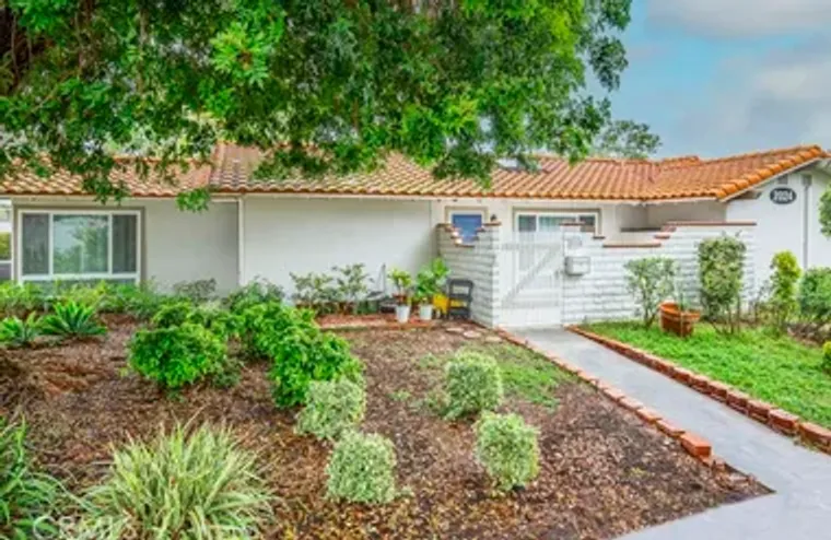 2024 VIA MARIPOSA W B, LAGUNA WOODS, CA,..., Laguna Woods, CA 92637