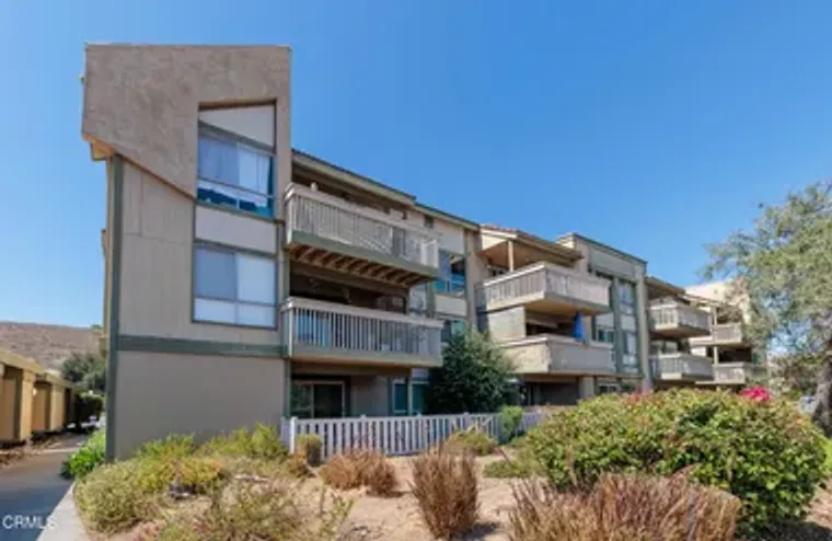 324 CHESTNUT HILL CT 14, THOUSAND OAKS, ..., Thousand Oaks, CA 91360