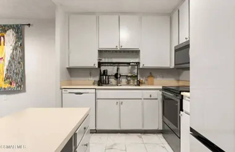 327 CHESTNUT HILL CT 11, THOUSAND OAKS, ..., Thousand Oaks, CA 91360