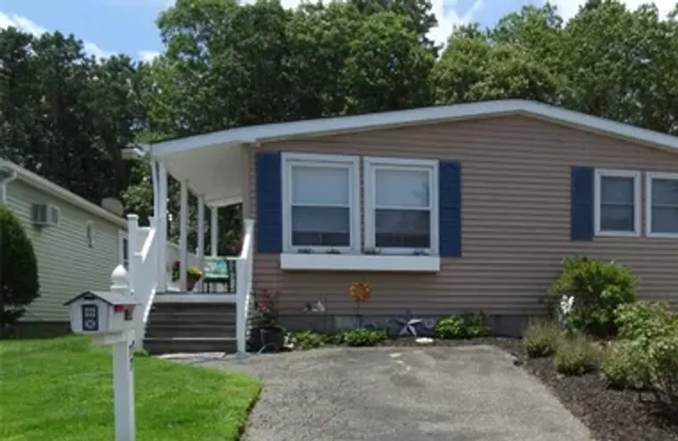 77 VILLAGE CIR, MANORVILLE, NY, 11949, Manorville, NY 11949