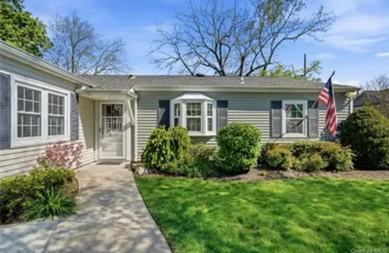 66 HARBOR N, BABYLON, NY, 11701, Babylon, NY 11701