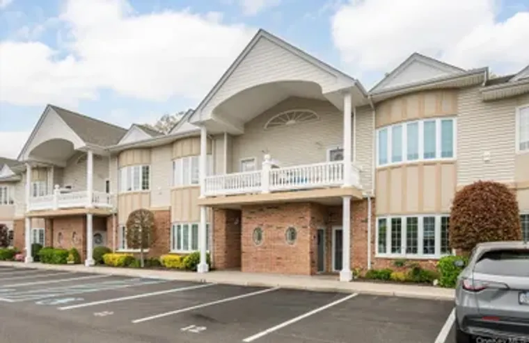 12 SARAH CT, BABYLON, NY, 11701, Babylon, NY 11701