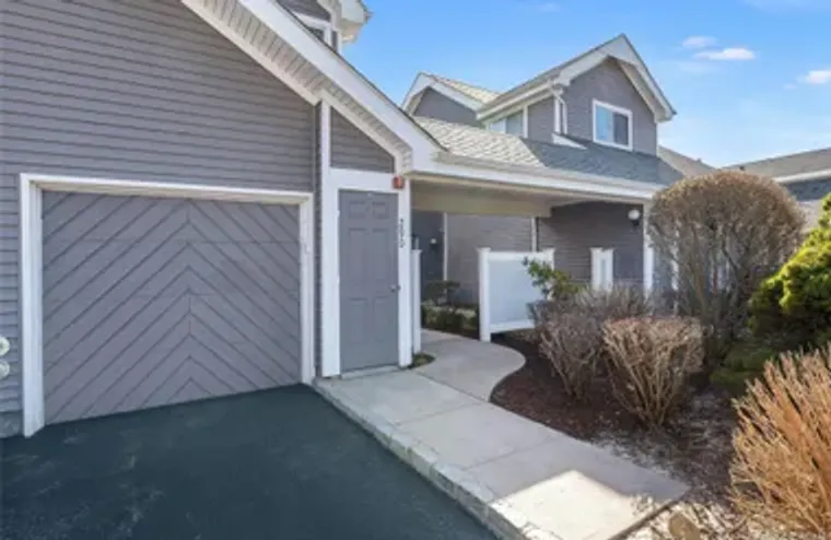 290 W MIDLAND POND CT 290, BROOKHAVEN, N..., Brookhaven, NY 11955