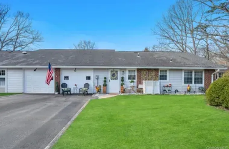 248 NEWCASTLE CT A, BROOKHAVEN, NY, 1196..., Brookhaven, NY 11961