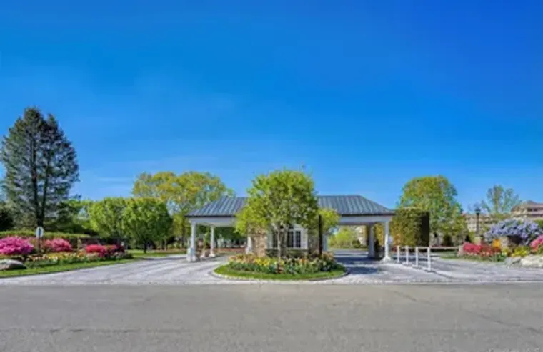 333 E OVERLOOK, NORTH HEMPSTEAD, NY, 110..., North Hempstead, NY 11050