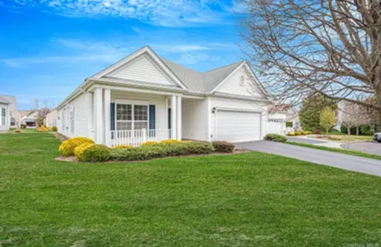 16 OAKHURST CT, BROOKHAVEN, NY, 11766, Brookhaven, NY 11766