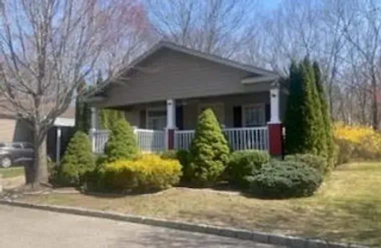 1661 OLD COUNTRY RD 516, RIVERHEAD, NY, ..., Riverhead, NY 11901