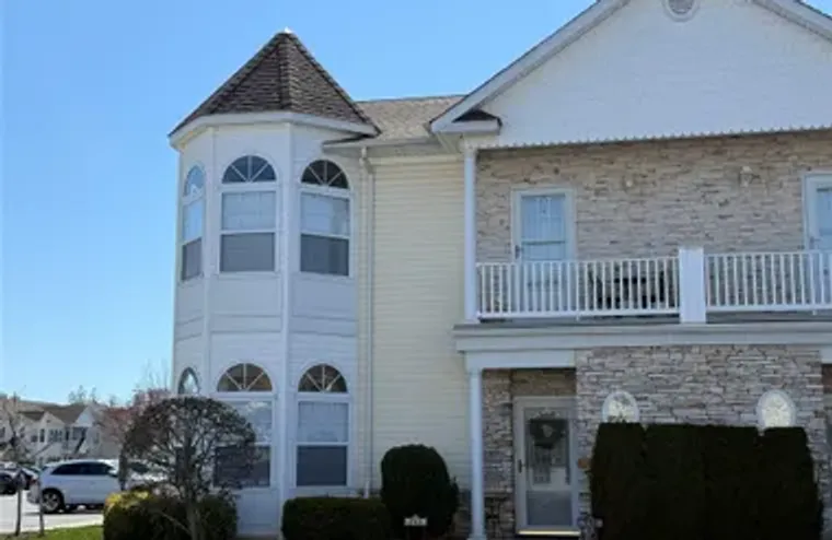 712 NARRAGANSETT VILLAS DR 712, BABYLON,..., Babylon, NY 11757