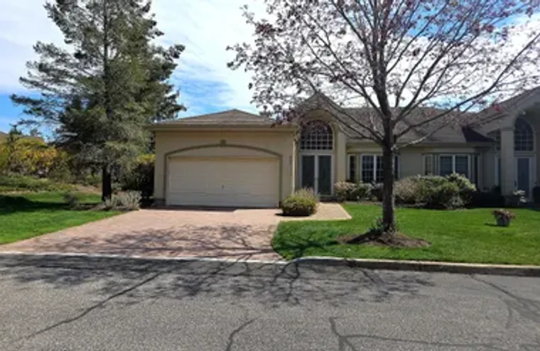 381 ALTESSA BLVD, HUNTINGTON, NY, 11747, Huntington, NY 11747