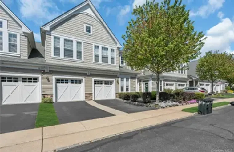 176 SYMPHONY DR, BROOKHAVEN, NY, 11755, Brookhaven, NY 11755