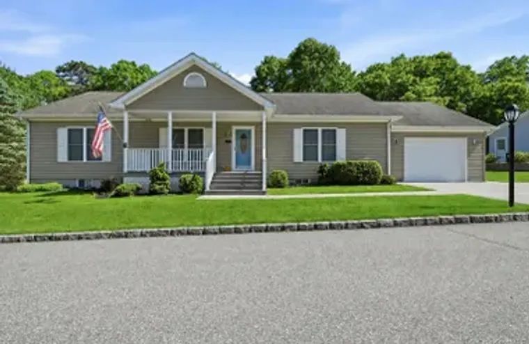 1407 MIDDLE RD 277, RIVERHEAD, NY, 11933, Riverhead, NY 11933