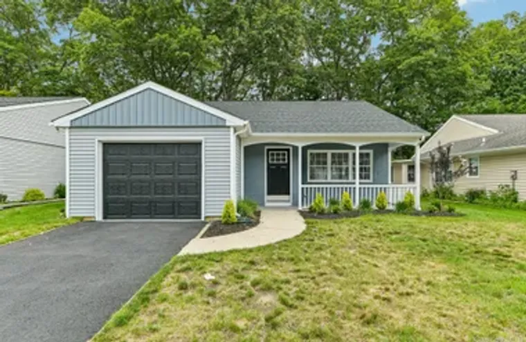 190 CANTERBURY DR, BROOKHAVEN, NY, 11961, Brookhaven, NY 11961
