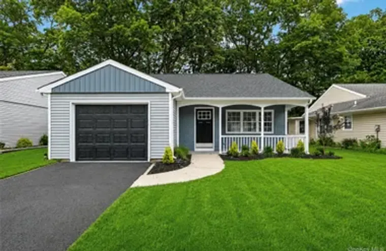 190 CANTERBURY DR, BROOKHAVEN, NY, 11961, Brookhaven, NY 11961