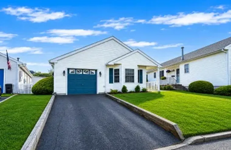 40 WILLOW CT, BROOKHAVEN, NY, 11949, Brookhaven, NY 11949