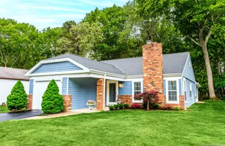 220 BELFAST LN, BROOKHAVEN, NY, 11961, Brookhaven, NY 11961