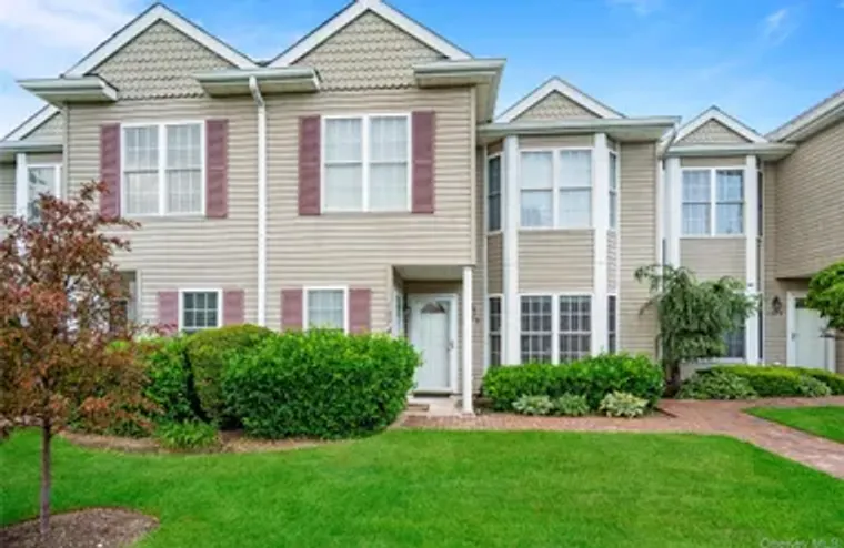 1075 SAVOY DR, HUNTINGTON, NY, 11747, Huntington, NY 11747