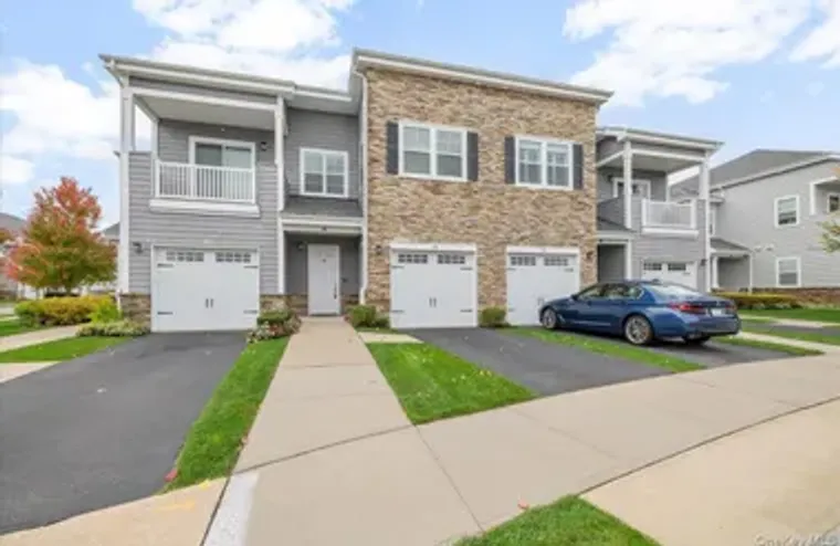 240 FALL CT, HUNTINGTON, NY, 11731, Huntington, NY 11731