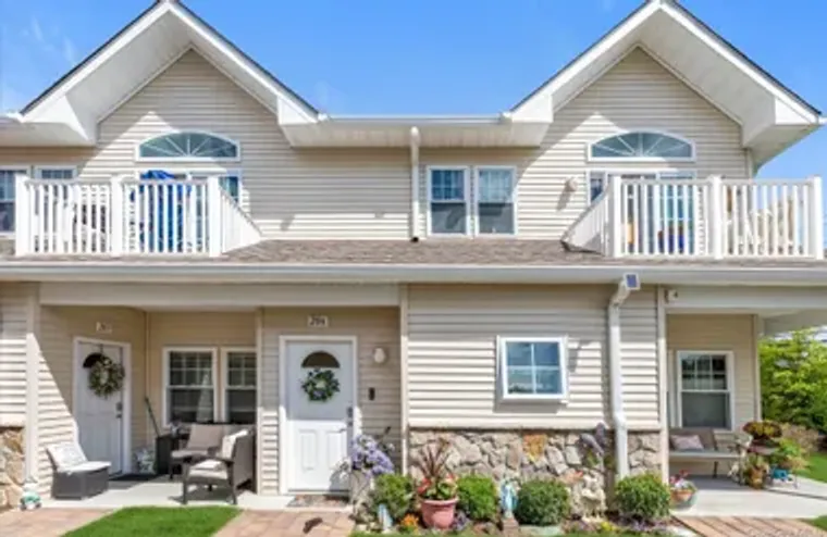 206 ANCHOR CT, BABYLON, NY, 11726, Babylon, NY 11726