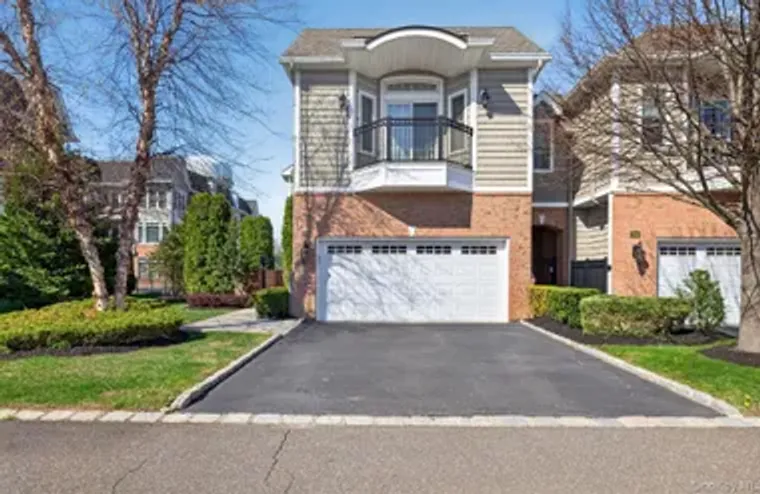 702 EQUESTRIAN WAY, HEMPSTEAD, NY, 11590, Hempstead, NY 11590