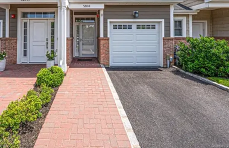 52102 BEECH TREE LN, OYSTER BAY, NY, 118..., Oyster Bay, NY 11803