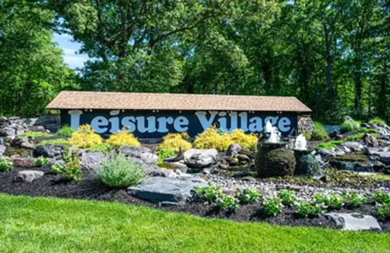 200 NEWCASTLE CT E, BROOKHAVEN, NY, 1196..., Brookhaven, NY 11961