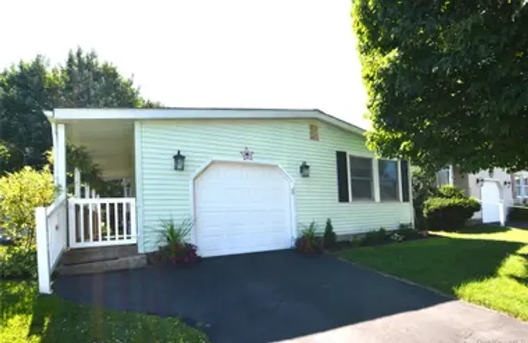 105 W VILLAGE CIR 105, BROOKHAVEN, NY, 1..., Brookhaven, NY 11949