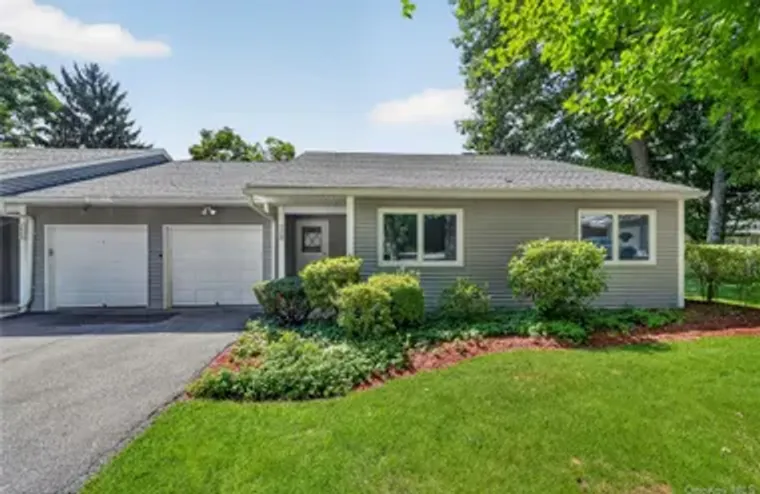 196 LONG HILL DR B, YORKTOWN, NY, 10598, Yorktown, NY 10598