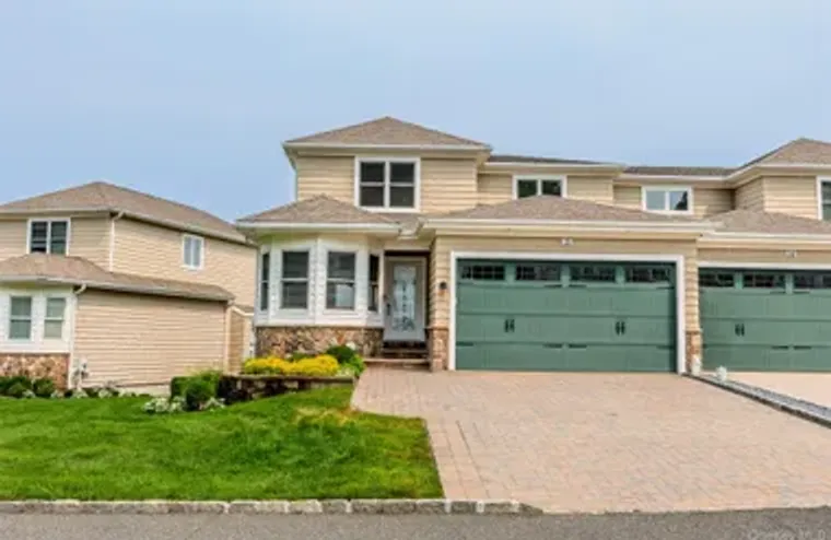 35 THERESA LN, BROOKHAVEN, NY, 11777, Brookhaven, NY 11777