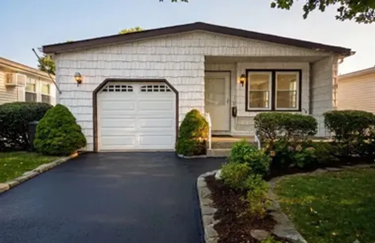 162 VILLAGE CIR, BROOKHAVEN, NY, 11949, Brookhaven, NY 11949