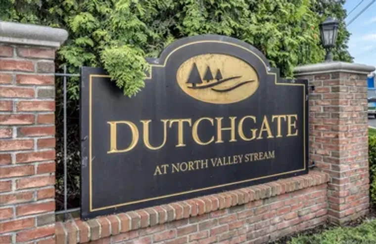 802 WILLOW LN UPPR LEVEL, VALLEY STREAM,..., Valley Stream, NY 11580