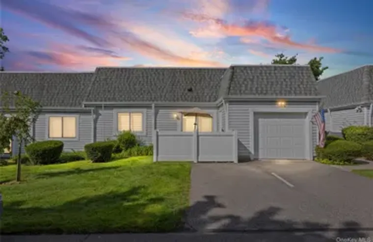 204 BENTLEY CT 204, SMITHTOWN, NY, 11780, Smithtown, NY 11780