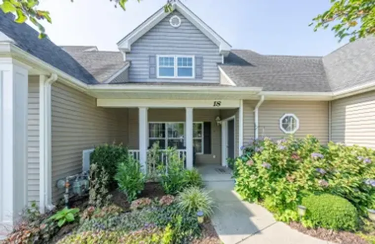 18 KENNSINGTON CT -, RIVERHEAD, NY, 1190..., Riverhead, NY 11901