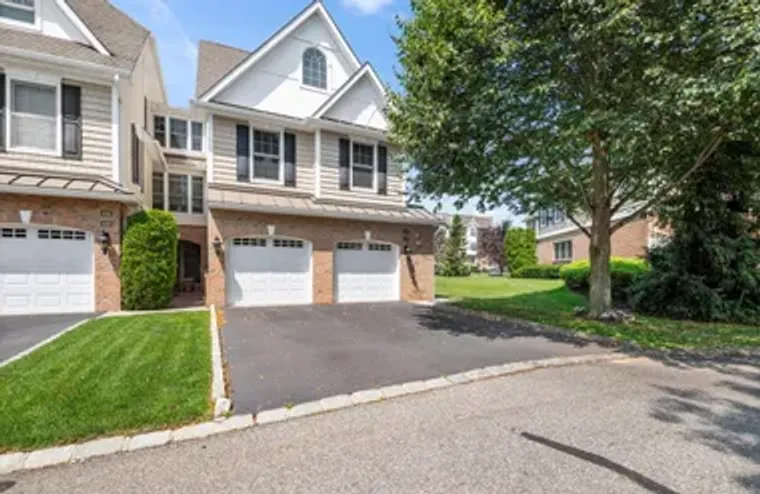 481 PACING WAY, WESTBURY, NY, 11590, Westbury, NY 11590