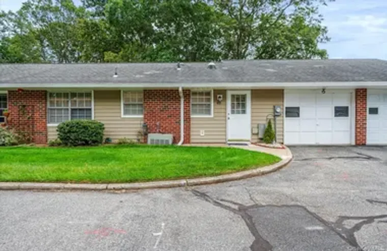 48 TRENT CT B, RIDGE, NY, 11961, Ridge, NY 11961