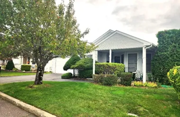 1 WILLOW CT, MANORVILLE, NY, 11949, Manorville, NY 11949