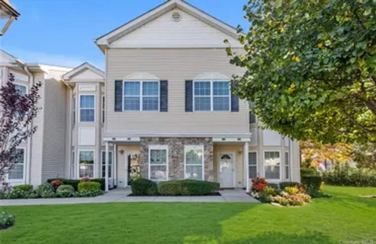 331 SPRING DR, EAST MEADOW, NY, 11554, East Meadow, NY 11554