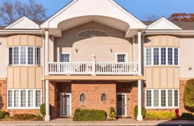 6 SARAH CT, AMITYVILLE, NY, 11701, Amityville, NY 11701