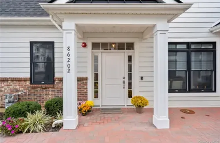 86202 SPRUCE POND CIR # 744, PLAINVIEW, ..., Plainview, NY 11803