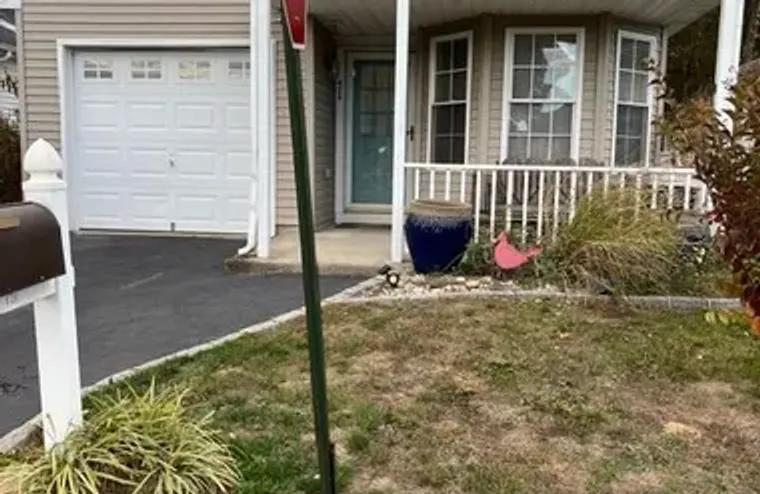 426 VILLAGE CIR, MANORVILLE, NY, 11949, Manorville, NY 11949