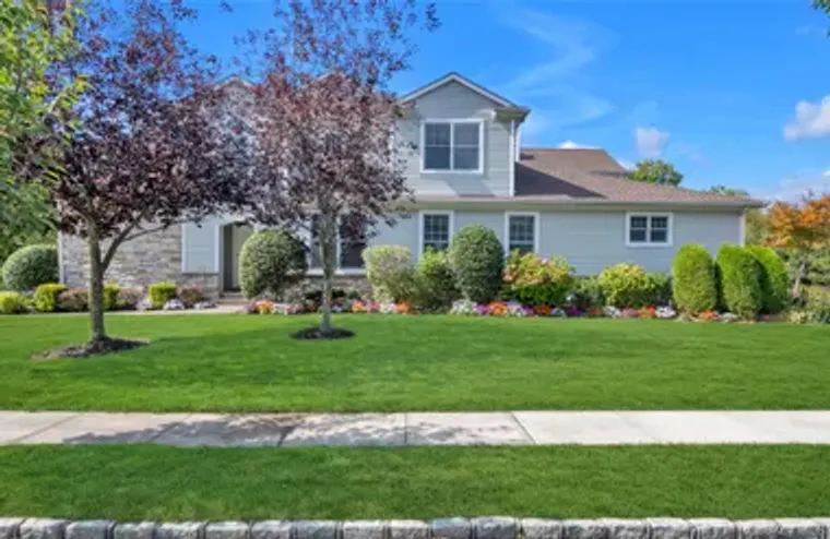 626 VILLAGE GRN, NORTH HEMPSTEAD, NY, 11..., North Hempstead, NY 11050