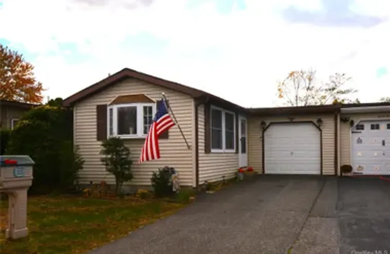 19 DOGWOOD LN, MANORVILLE, NY, 11949, Manorville, NY 11949