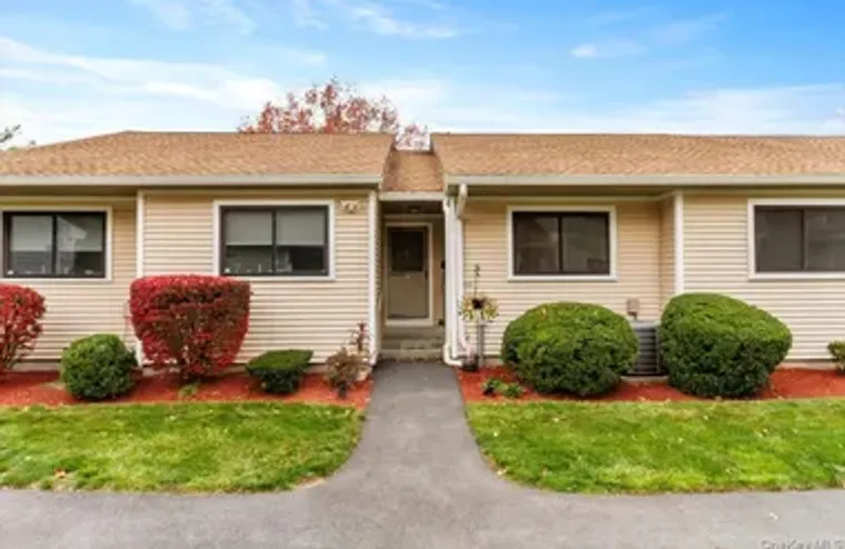 99 MOLLY PITCHER LN B, YORKTOWN HEIGHTS,..., Yorktown Heights, NY 10598