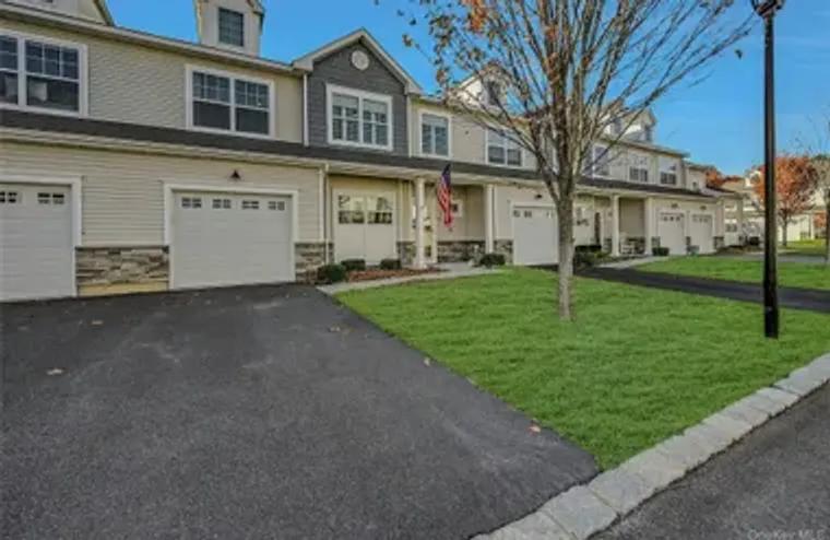 134 HALLEY DR, CENTER MORICHES, NY, 1193..., Center Moriches, NY 11934