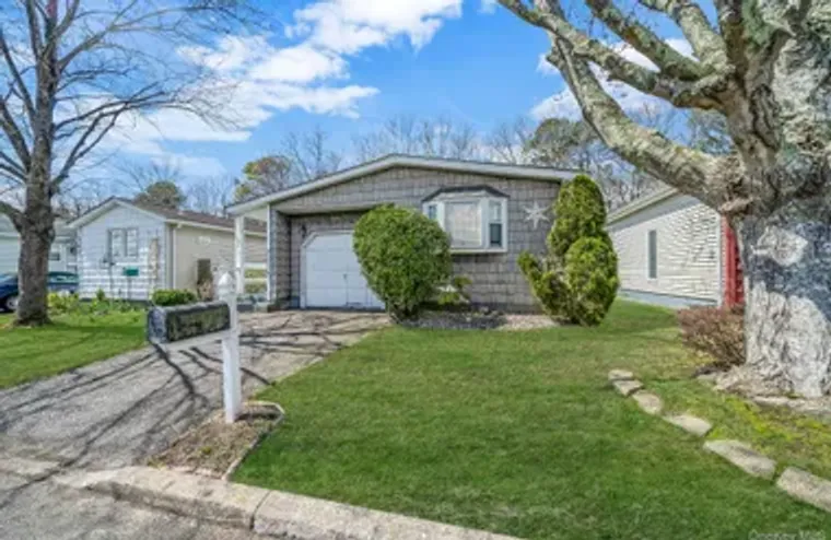 191 VILLAGE CIR, BROOKHAVEN, NY, 11949, Brookhaven, NY 11949